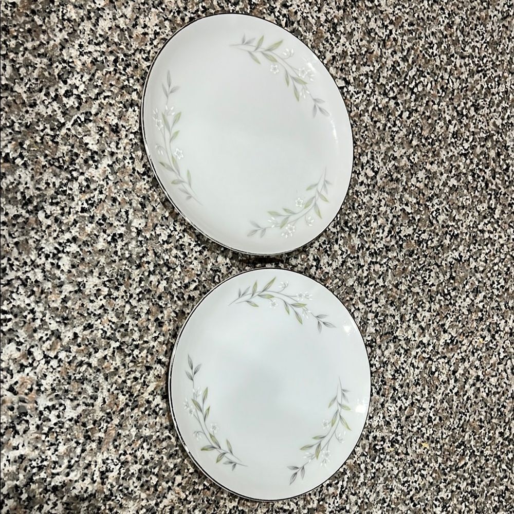 St Regis Japan White 6 1/4 In Round Salad Dessert Appetizer Snack Saucers Set 2